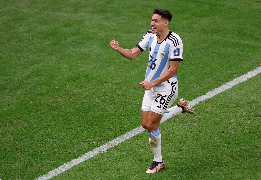 Nahuel Molina mostró máxima felicidad tras marcar su primer gol con Argentina, en el duelo de cuartos de final del Mundial 2022. EFE/ Alberto Estevez