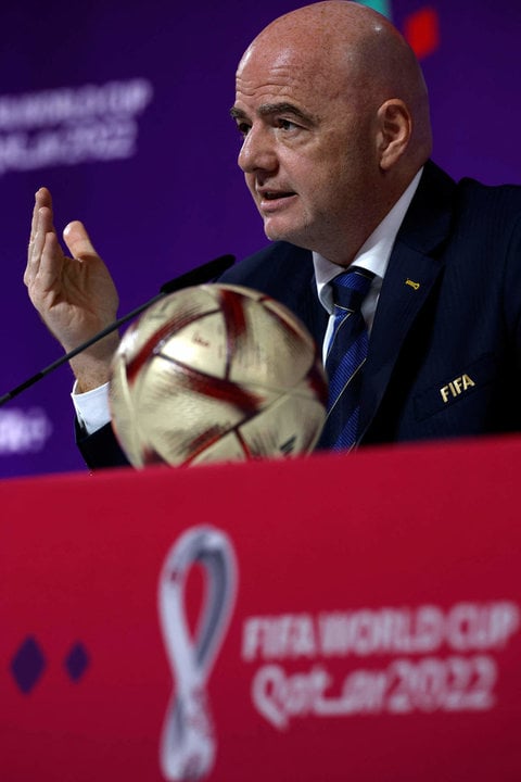 El suizo Gianni Infantino, presidente de la FIFA, destacó el "gran éxito" del Mundial de Qatar 2022 a falta de que se disputen dos partidos, el Croacia-Marruecos, por el tercer puesto, y la final, Argentina-Francia, este viernes en Doha. EFE/ Alberto Estévez